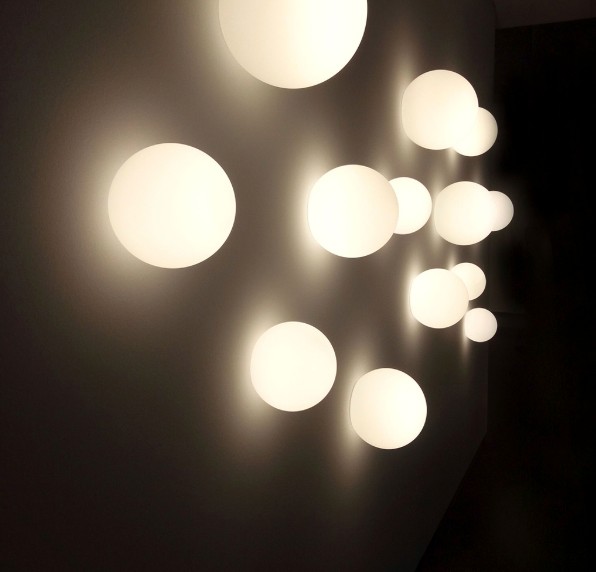 Aplique IP44 globo vidrio blanco led 120V 