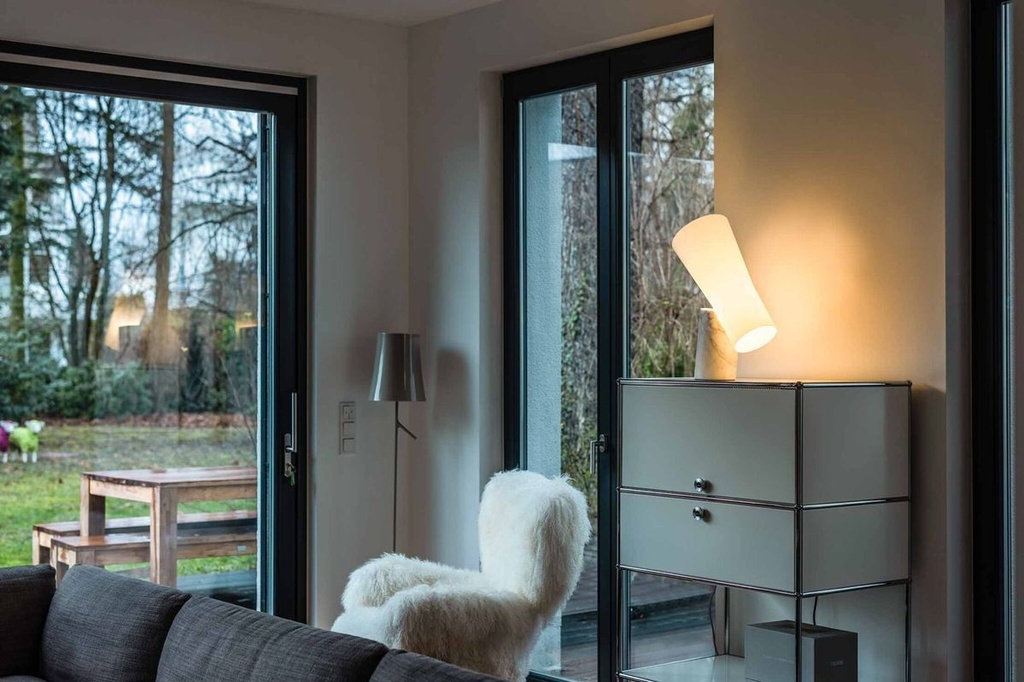 Lámpara de mesa Nile vidrio y mármol E27  930lm 