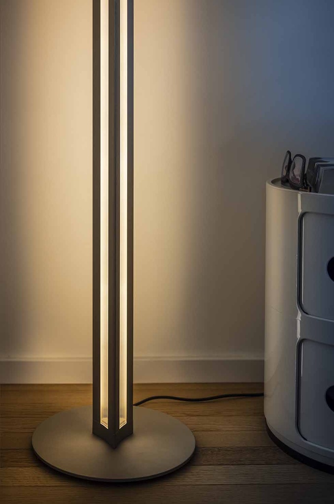 Lámpara de pie Chiarooscura led 37W 2700K 4730lm CRI 80