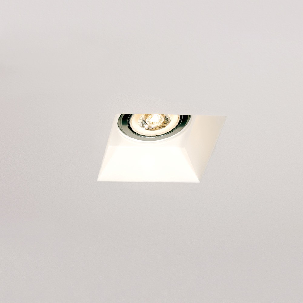 Lámpara empotrable cuadrada downlight "yeso" Aragon con sócate GU10