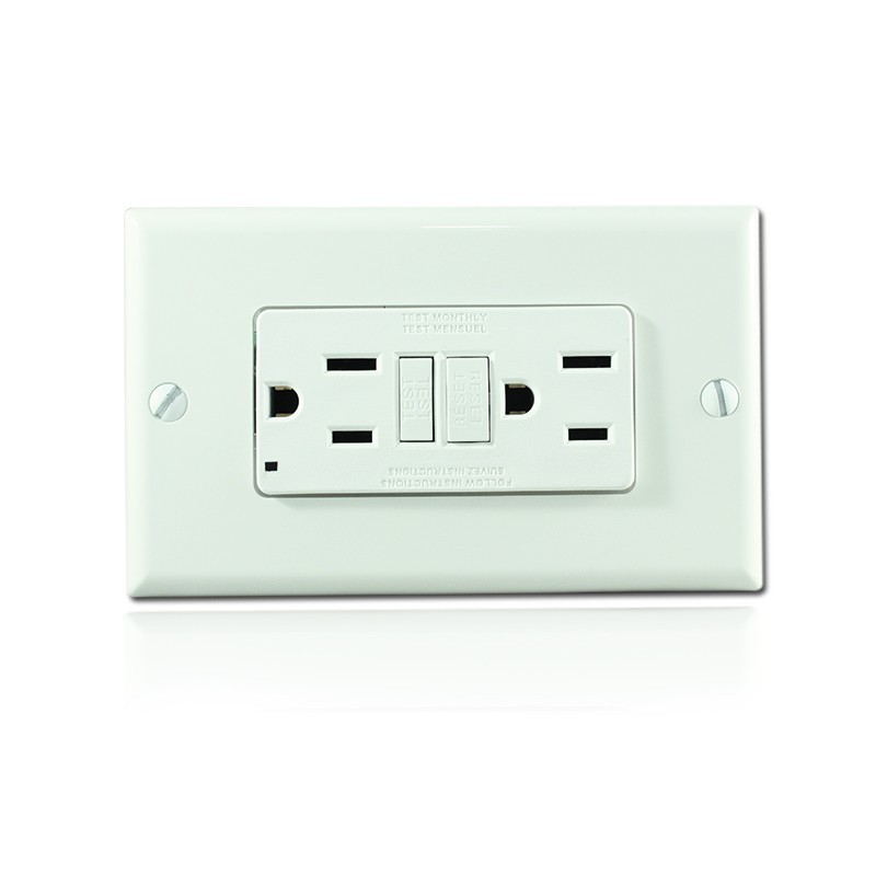 Tomacorriente 15A GFCI blanco con tapa